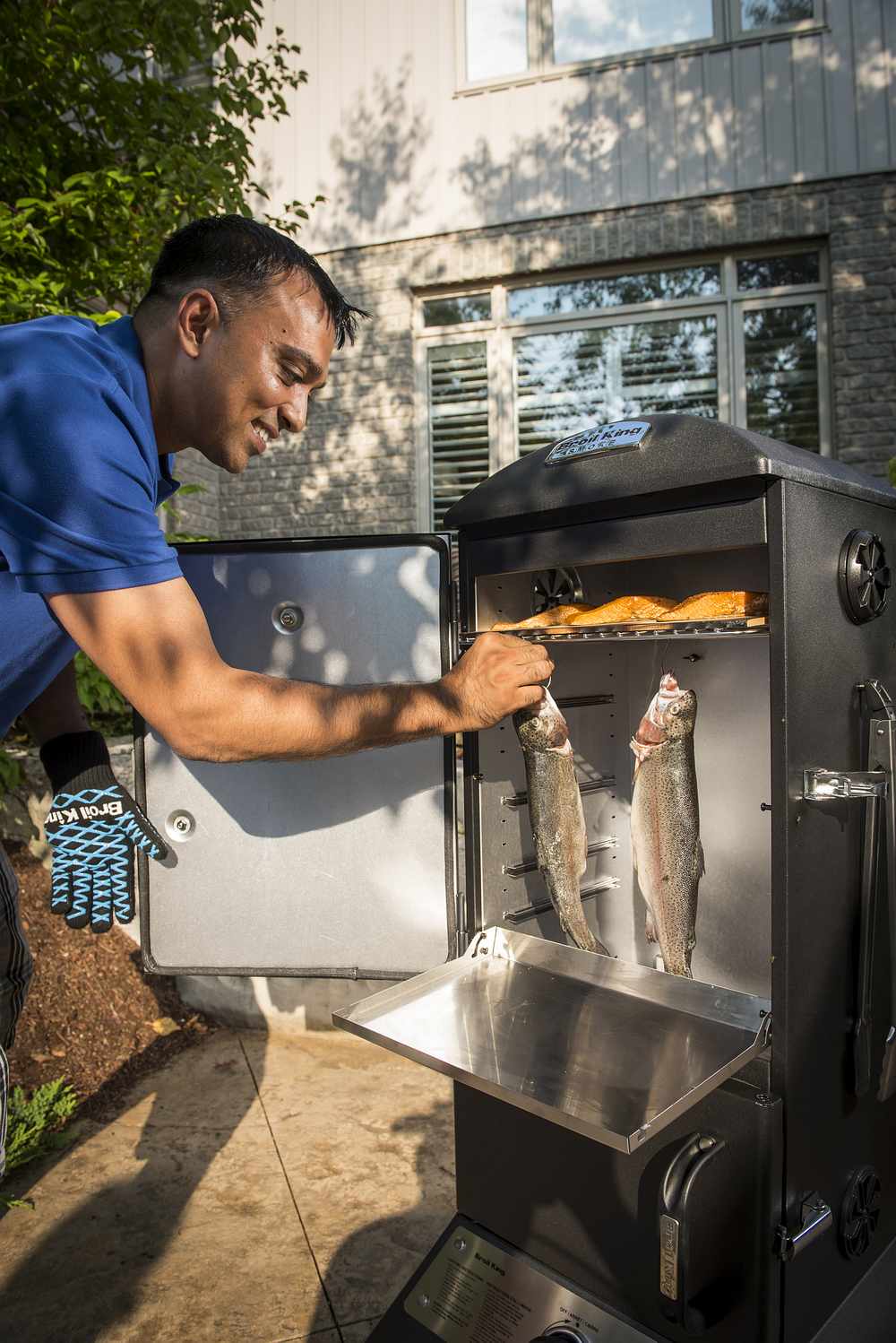 Broil King VERTICAL™ GAS SMOKER