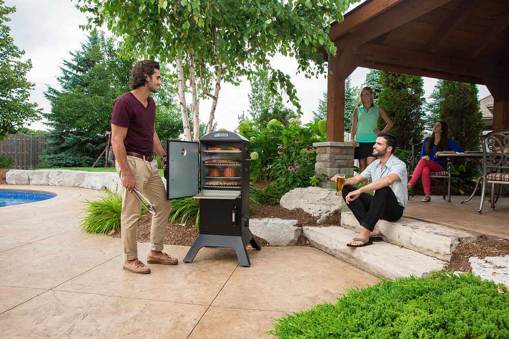 Broil King VERTICAL™ CHARCOAL SMOKER