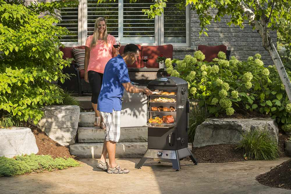 Broil King VERTICAL™ GAS SMOKER